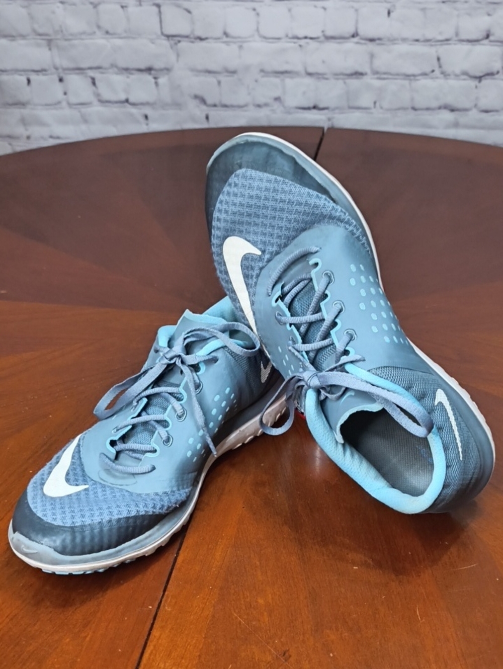 Nike Women's Teal Athletic Trainers with White Swoosh Size 10 G36